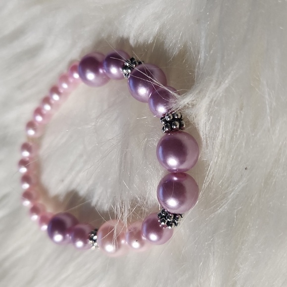 Handcrafted beaded bracelet made on a stretchy cord - Picture 4 of 4